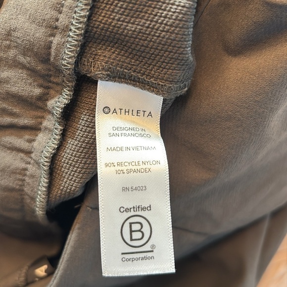 Athleta Wander Slim Straight Crop Pants sz 4 - Picture 11 of 11